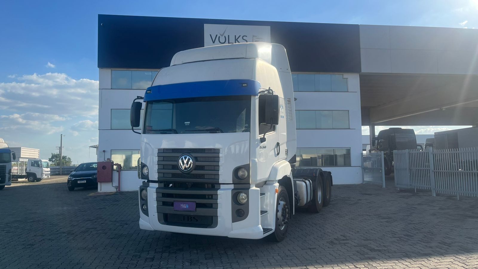 VOLKSWAGEN 25-360 Constel. 6x2 Tractor 2p (die)(E5) - foto 1