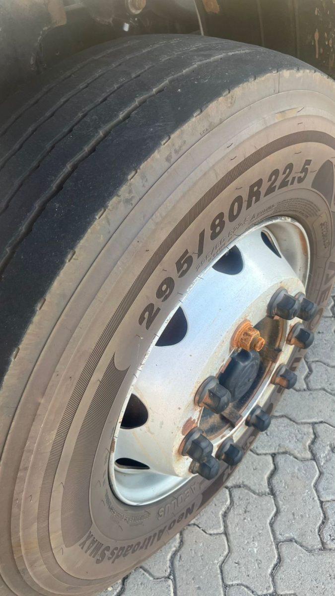 VOLKSWAGEN 25-360 Constel. 6x2 Tractor 2p (die)(E5) - foto 8