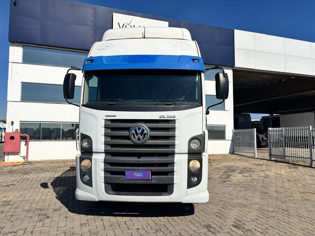 VOLKSWAGEN 25-360 Constel. 6x2 Tractor 2p (die)(E5) - foto 1