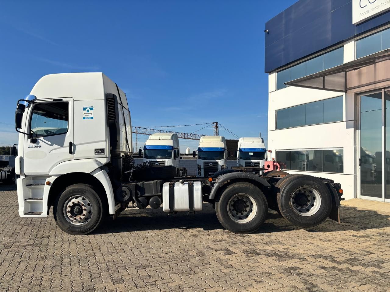 VOLKSWAGEN 25-360 Constel. 6x2 Tractor 2p (die)(E5) - foto 3