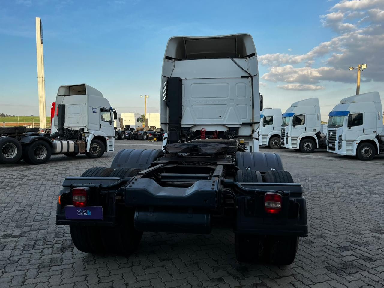 VOLKSWAGEN 25-360 Constel. 6x2 Tractor 2p (die)(E5) - foto 5