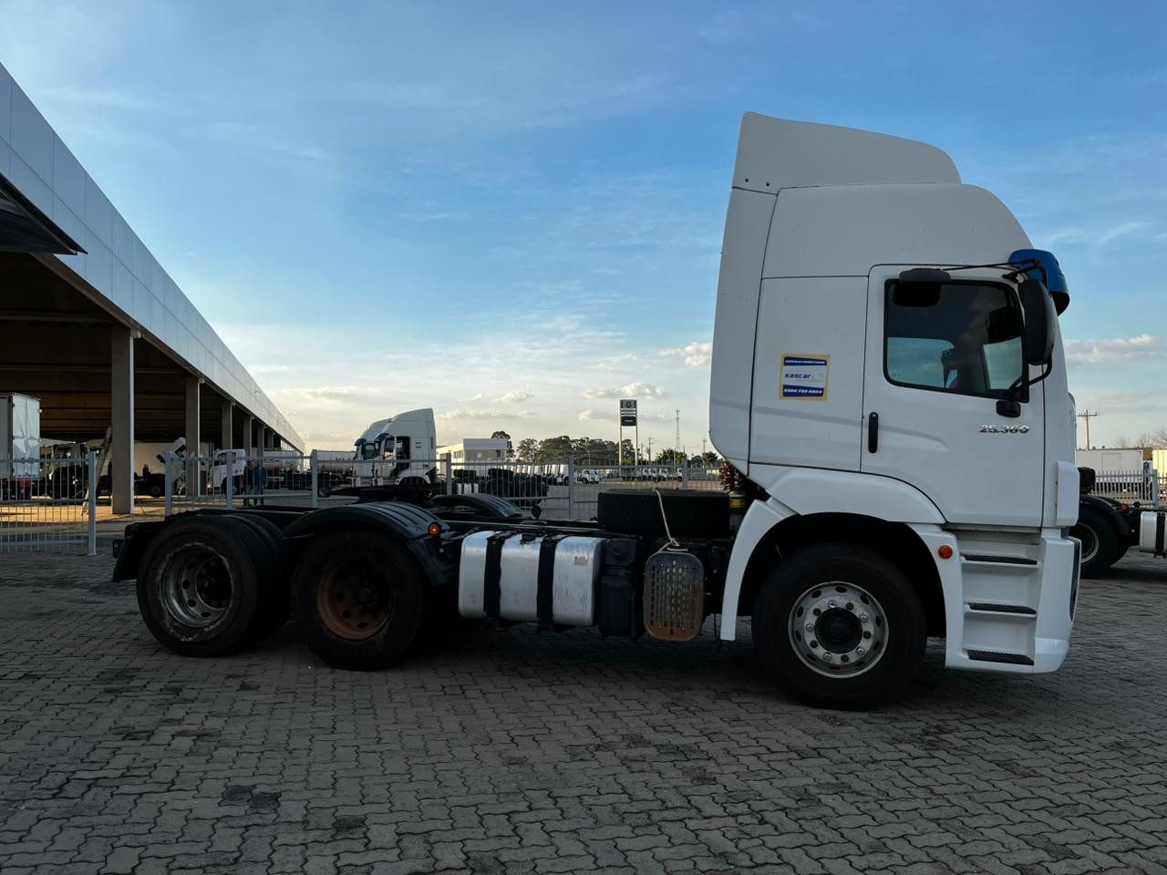 VOLKSWAGEN 25-360 Constel. 6x2 Tractor 2p (die)(E5) - foto 7