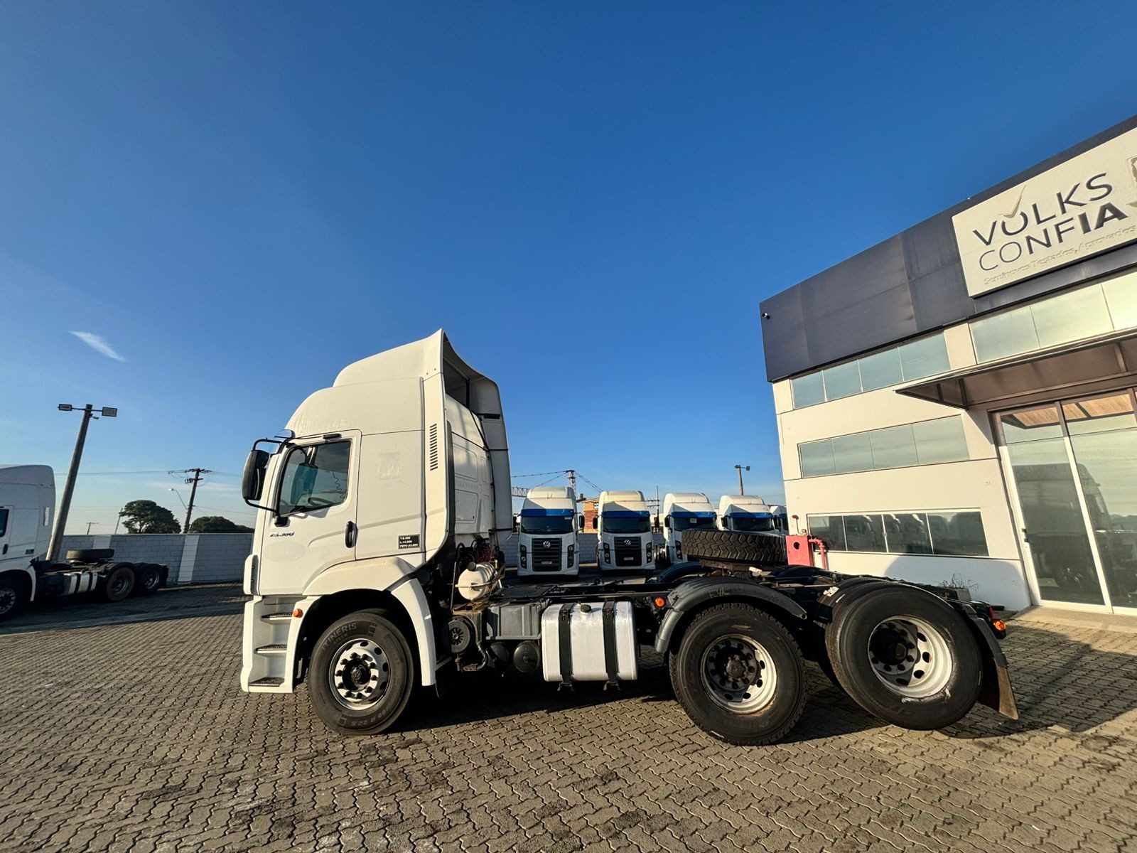VOLKSWAGEN 25-360 Constel. 6x2 Tractor 2p (die)(E5) - foto 3