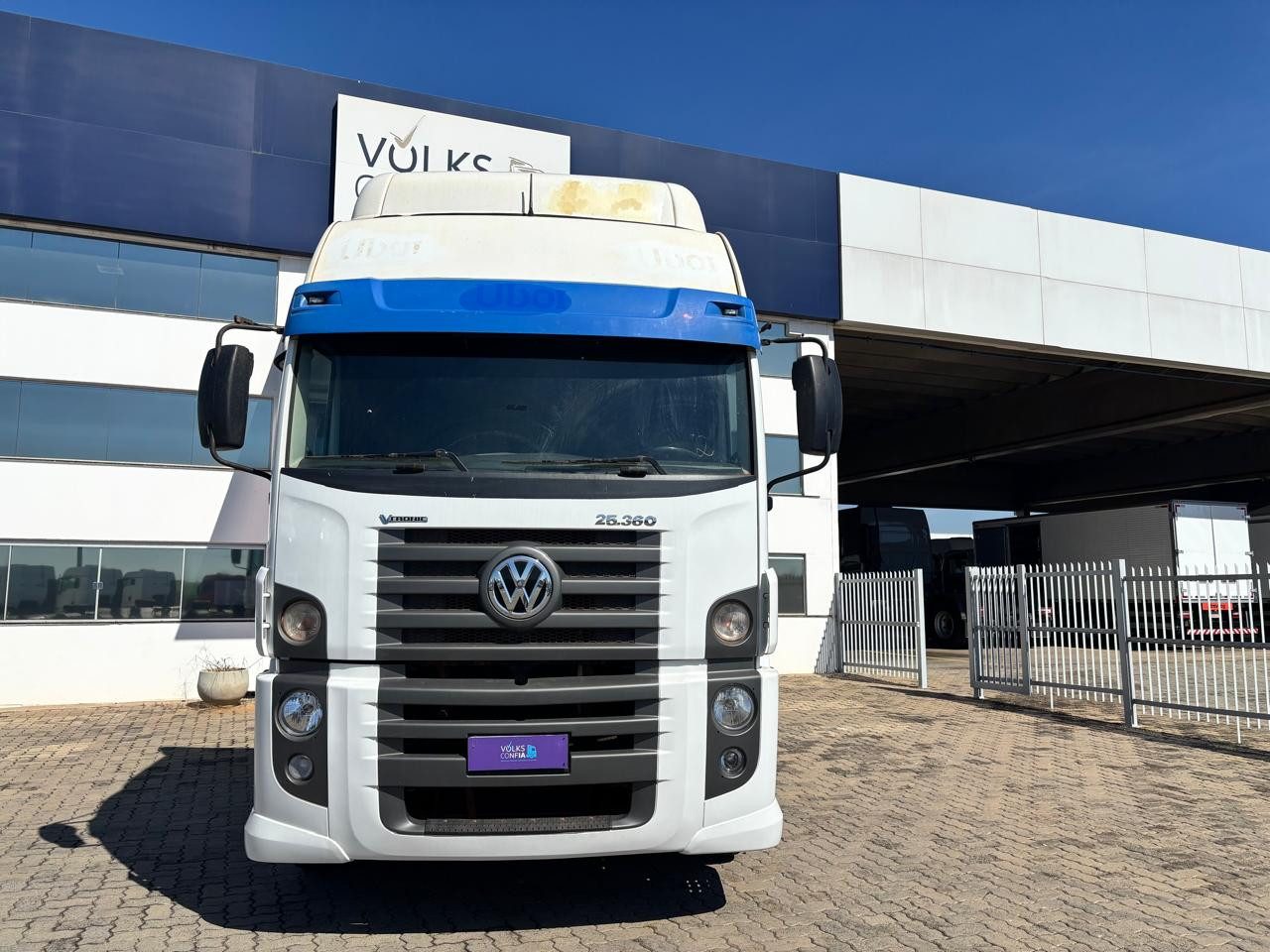 VOLKSWAGEN 25-360 Constel. 6x2 Tractor 2p (die)(E5) - foto 1