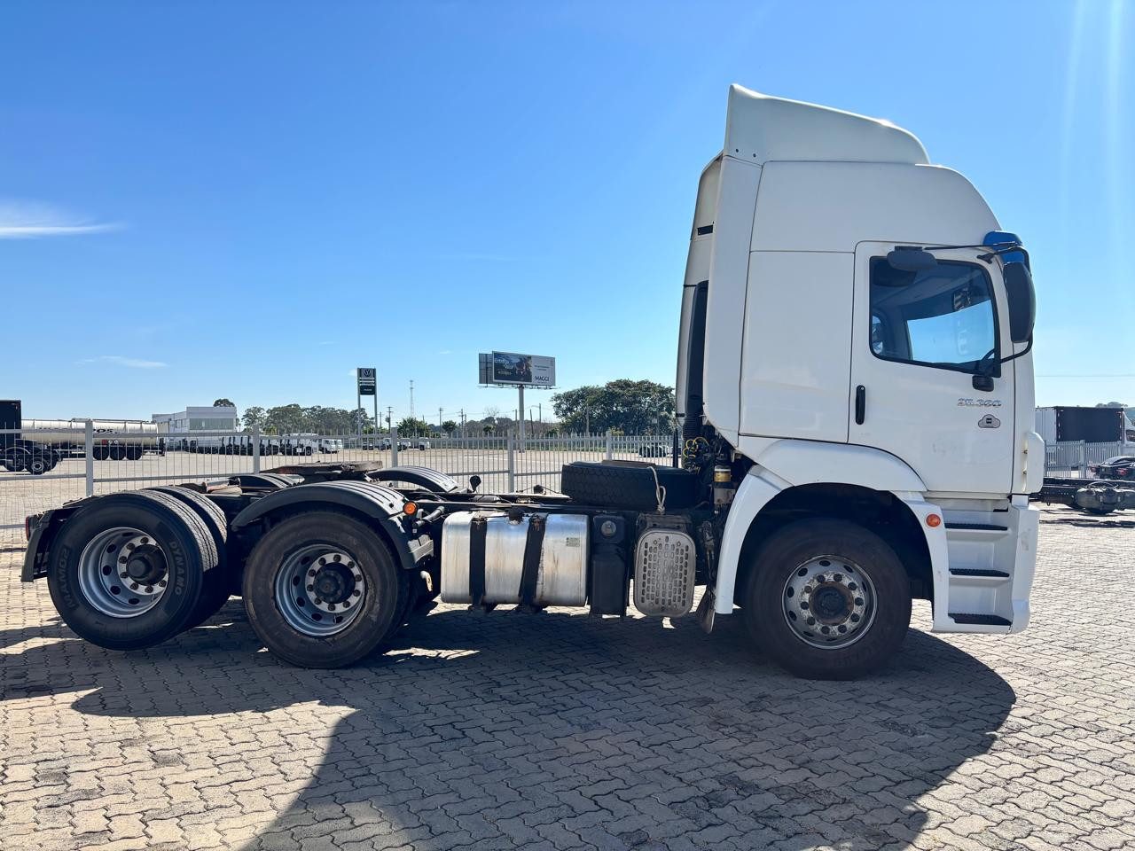VOLKSWAGEN 25-360 Constel. 6x2 Tractor 2p (die)(E5) - foto 7