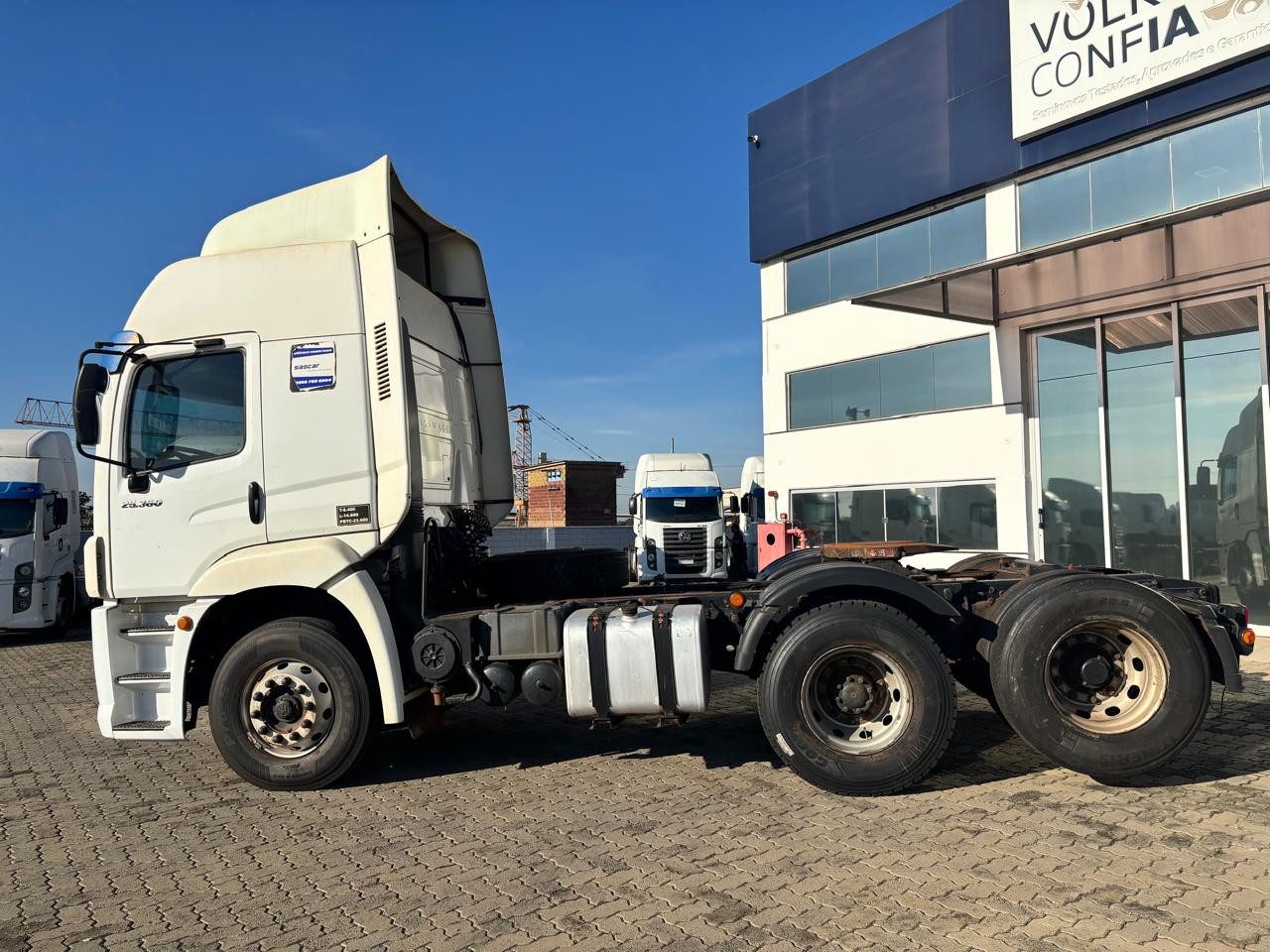 VOLKSWAGEN 25-360 Constel. 6x2 Tractor 2p (die)(E5) - foto 2