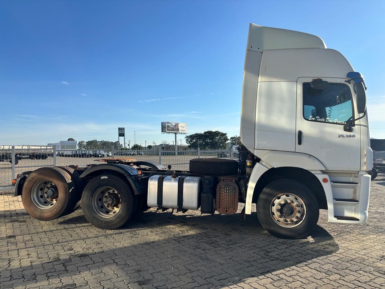 VOLKSWAGEN 25-360 Constel. 6x2 Tractor 2p (die)(E5) - foto 6