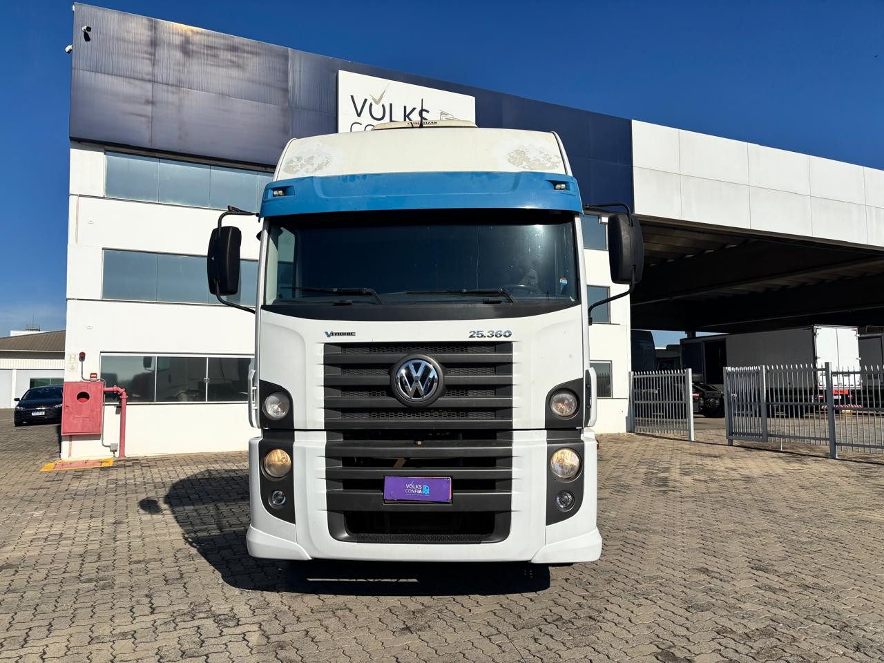 VOLKSWAGEN 25-360 Constel. 6x2 Tractor 2p (die)(E5) - foto 1