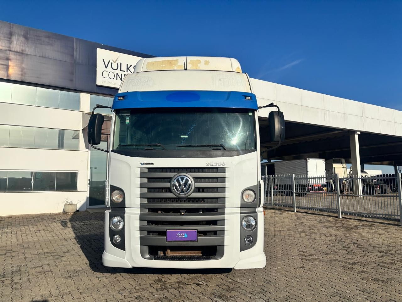 VOLKSWAGEN 25-360 Constel. 6x2 Tractor 2p (die)(E5) - foto 1