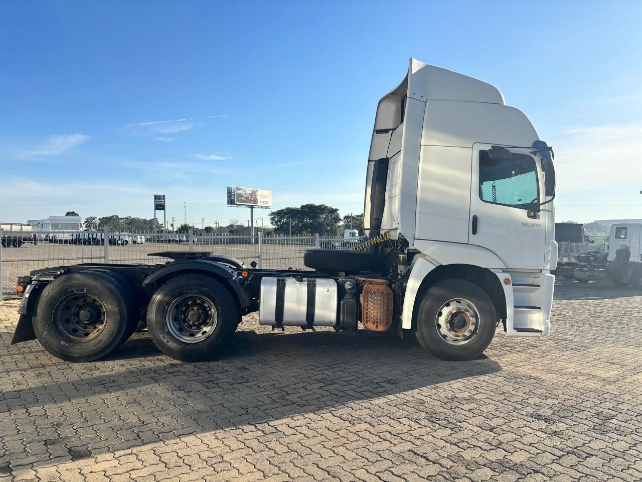 VOLKSWAGEN 25-360 Constel. 6x2 Tractor 2p (die)(E5) - foto 7
