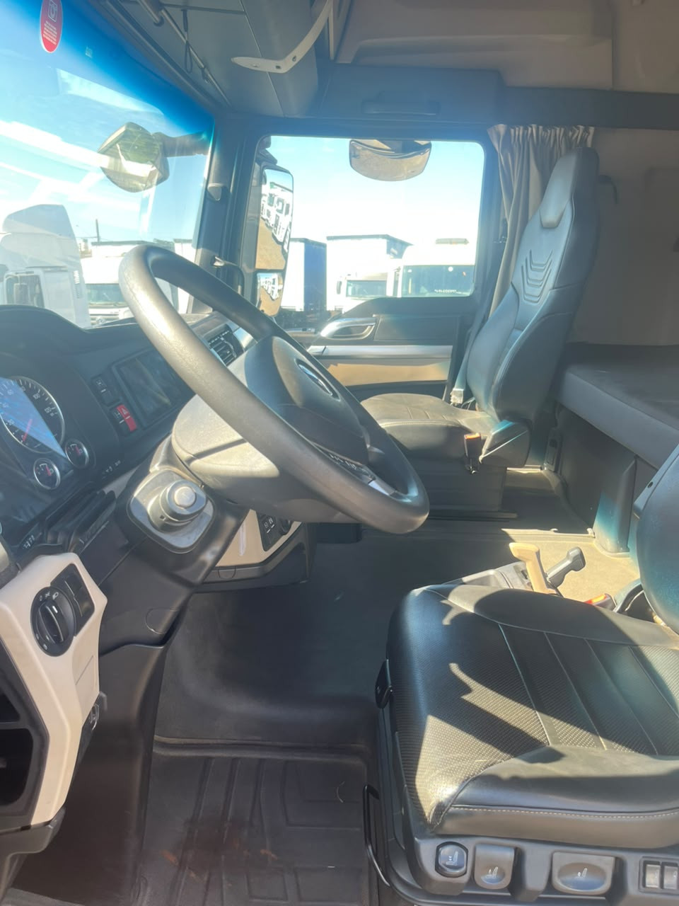 VOLKSWAGEN VOLKSWAGEN/29.520 METEOR 6X4 - foto 2