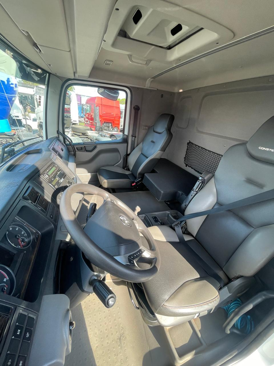 VOLKSWAGEN 33.480 Constellation 6x4 2p (diesel)(E6) - foto 7