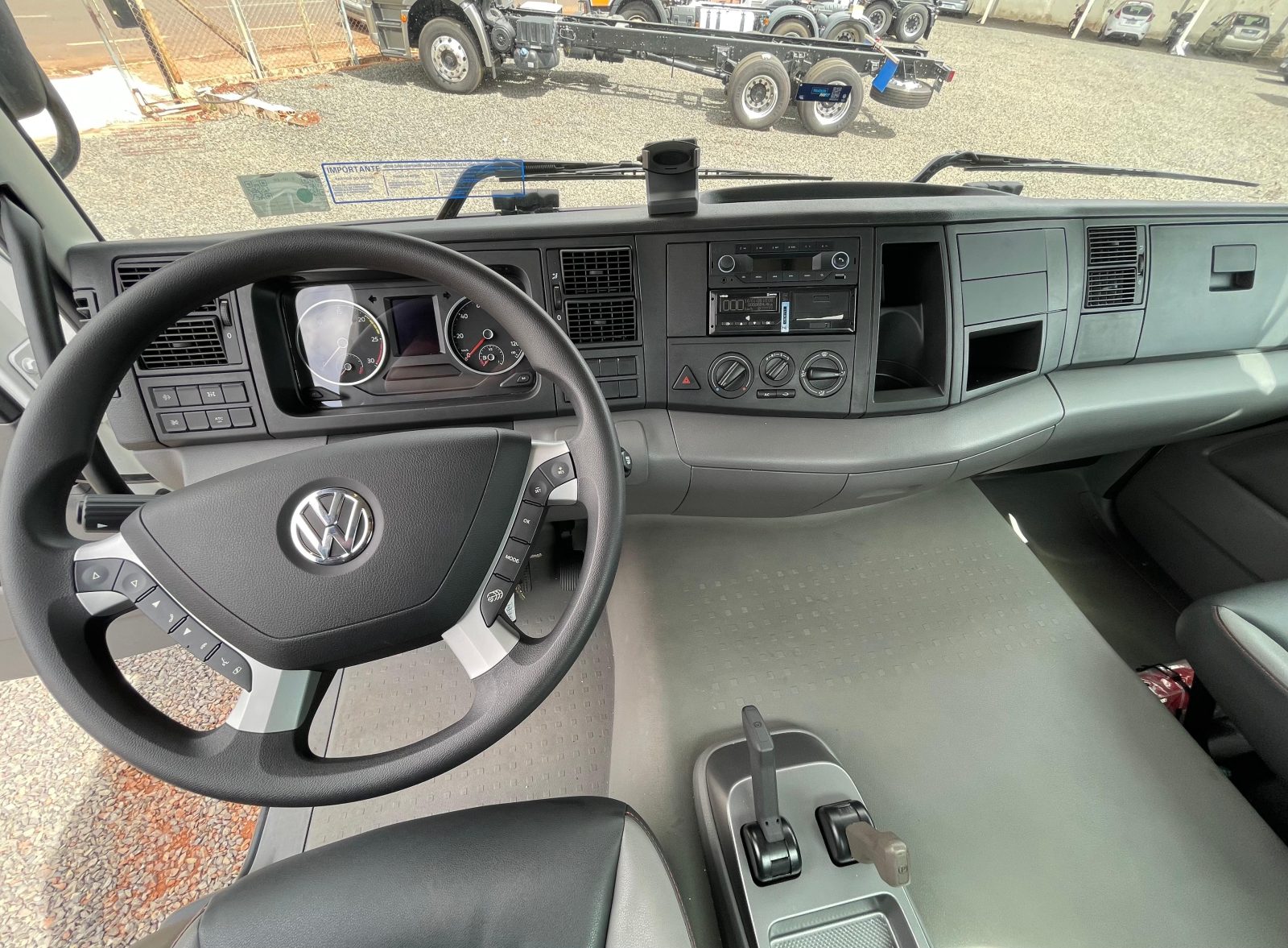 VOLKSWAGEN 33.480 Constellation 6x4 2p (diesel)(E6) - foto 6